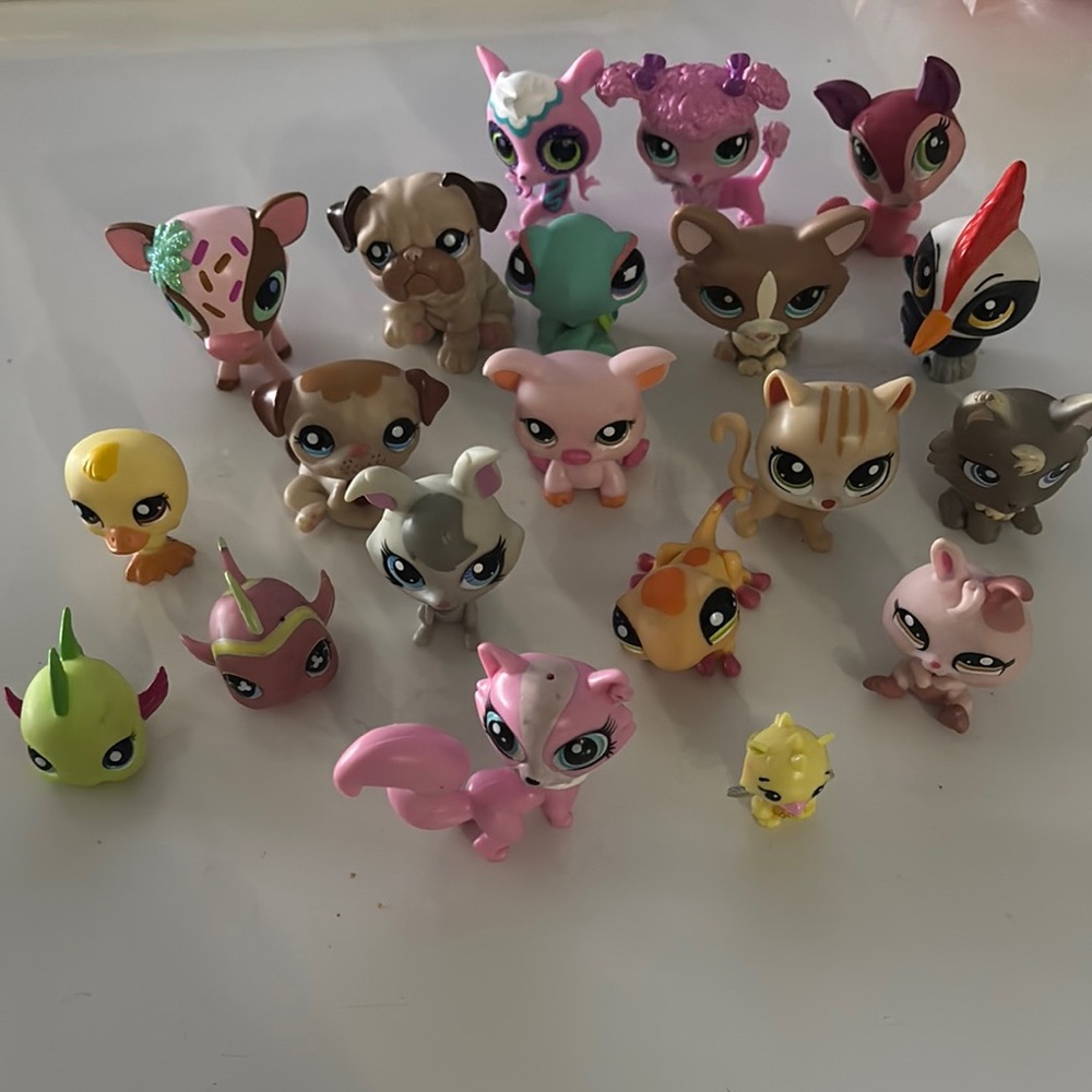 Colorful Small Pet Figurine Set